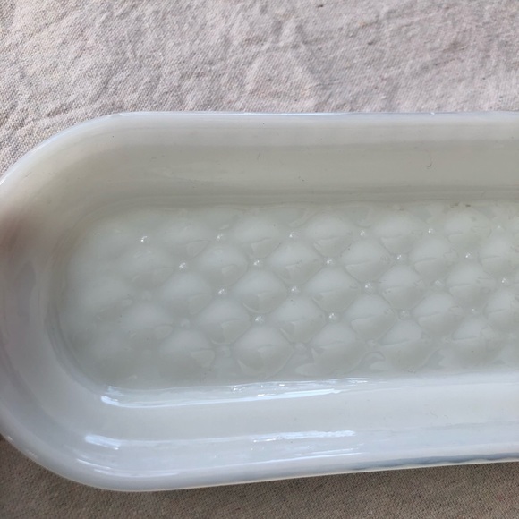 Milk glass dish/tray - Picture 2 of 5